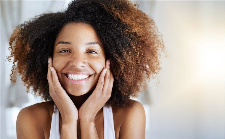 mujer sonriendo